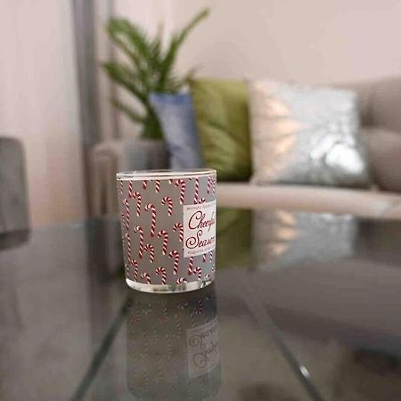 Brand New Furniture . Close To Dubai Mall. Экстерьер фото