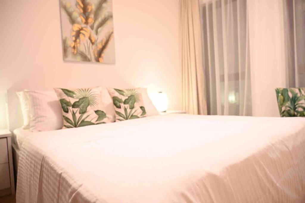 Brand New Furniture . Close To Dubai Mall. Экстерьер фото