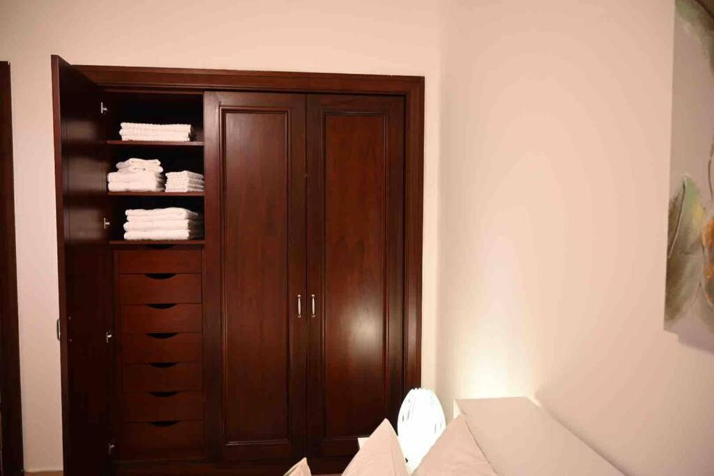 Brand New Furniture . Close To Dubai Mall. Экстерьер фото
