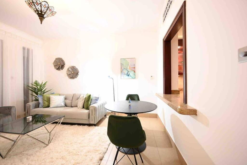 Brand New Furniture . Close To Dubai Mall. Экстерьер фото
