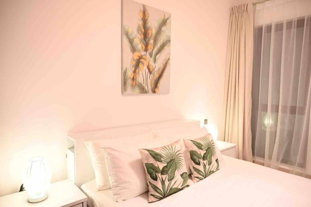 Brand New Furniture . Close To Dubai Mall. Экстерьер фото
