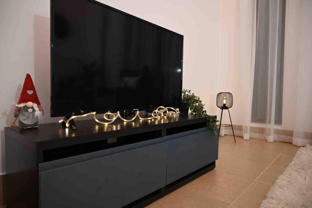 Brand New Furniture . Close To Dubai Mall. Экстерьер фото