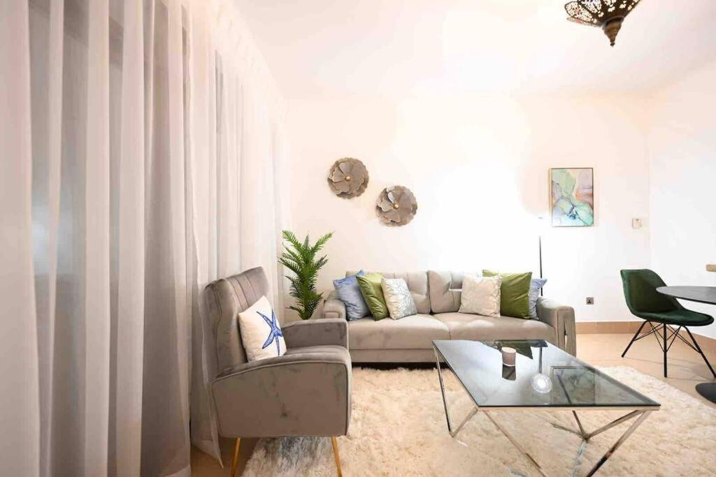 Brand New Furniture . Close To Dubai Mall. Экстерьер фото