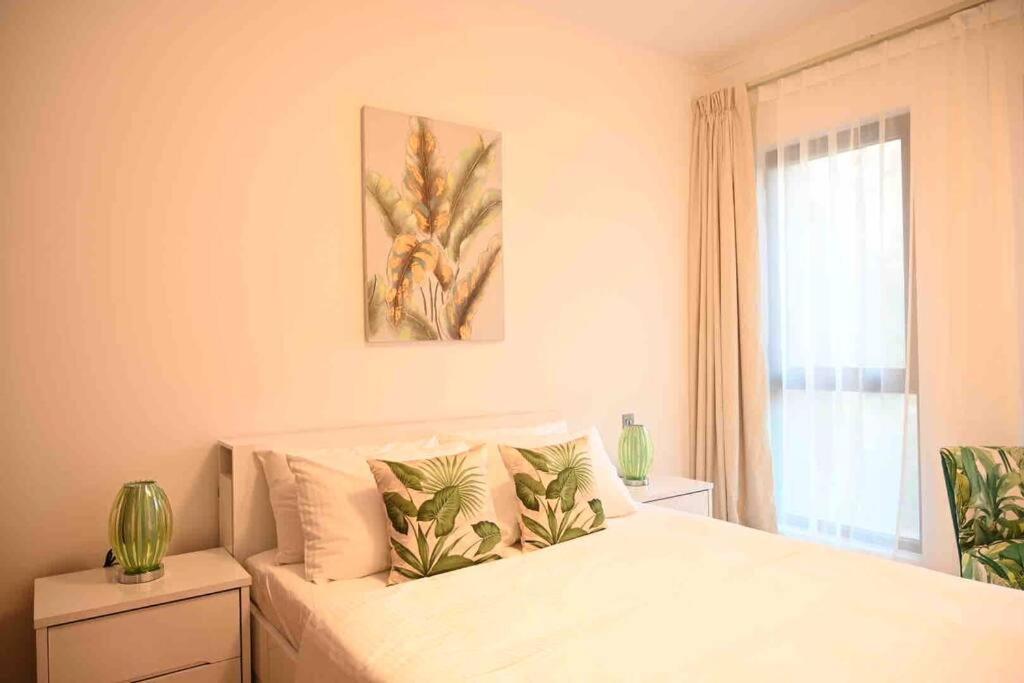 Brand New Furniture . Close To Dubai Mall. Экстерьер фото