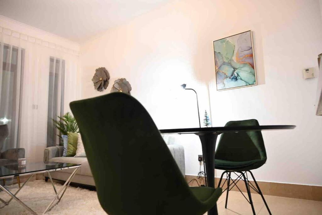 Brand New Furniture . Close To Dubai Mall. Экстерьер фото