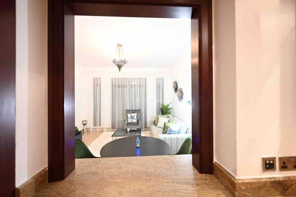 Brand New Furniture . Close To Dubai Mall. Экстерьер фото