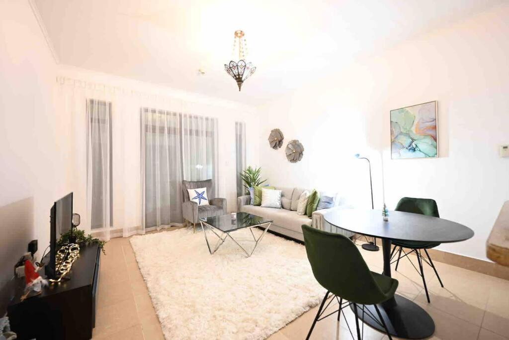Brand New Furniture . Close To Dubai Mall. Экстерьер фото