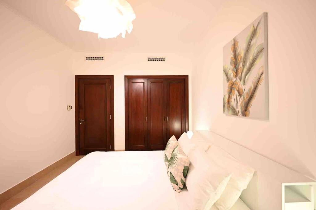Brand New Furniture . Close To Dubai Mall. Экстерьер фото