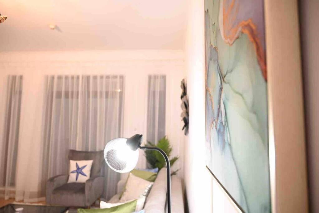 Brand New Furniture . Close To Dubai Mall. Экстерьер фото