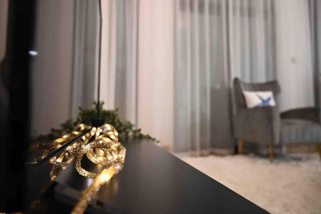 Brand New Furniture . Close To Dubai Mall. Экстерьер фото