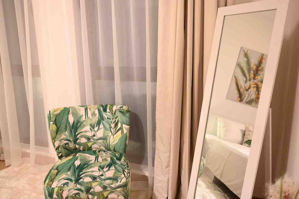 Brand New Furniture . Close To Dubai Mall. Экстерьер фото