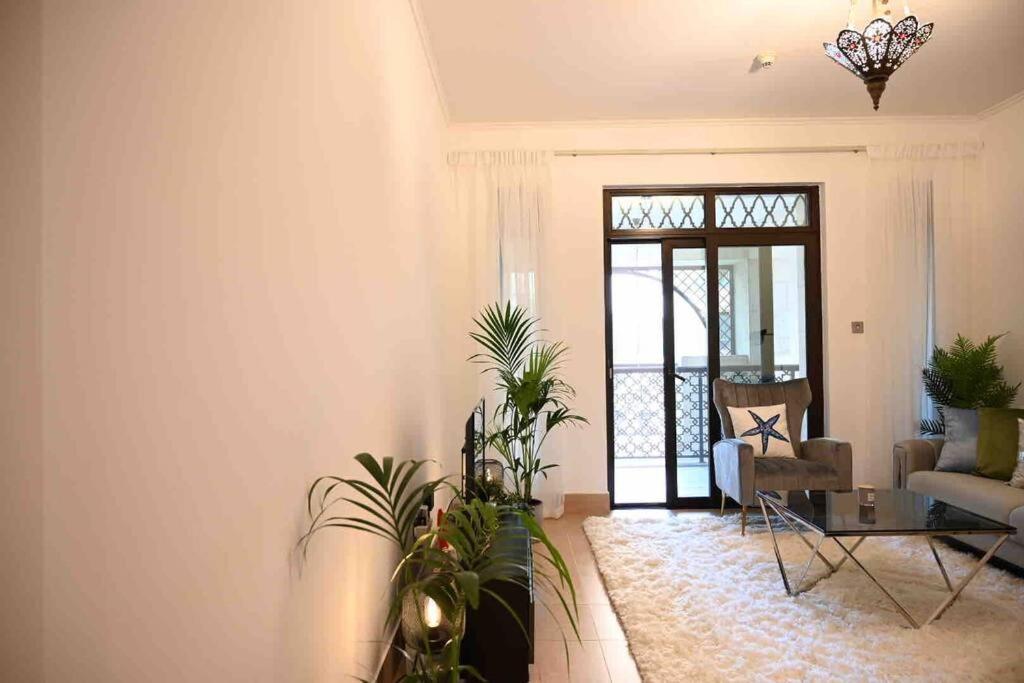 Brand New Furniture . Close To Dubai Mall. Экстерьер фото