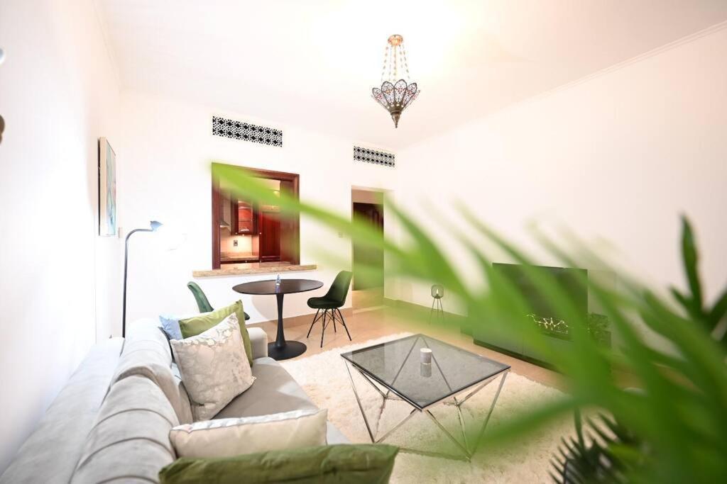Brand New Furniture . Close To Dubai Mall. Экстерьер фото