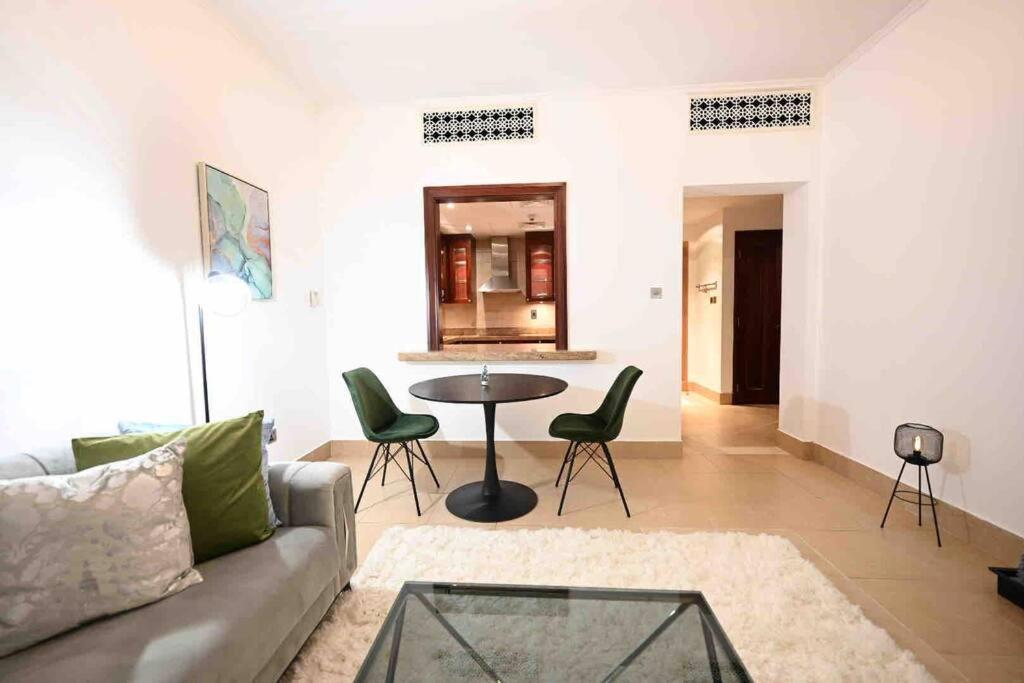 Brand New Furniture . Close To Dubai Mall. Экстерьер фото