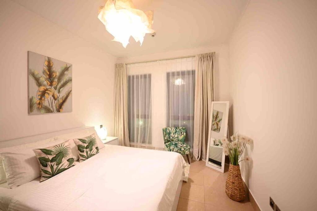 Brand New Furniture . Close To Dubai Mall. Экстерьер фото