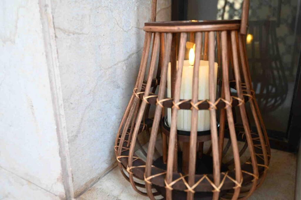 Brand New Furniture . Close To Dubai Mall. Экстерьер фото