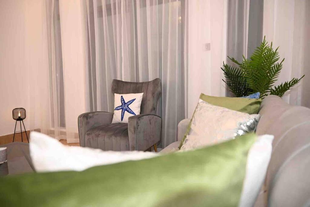 Brand New Furniture . Close To Dubai Mall. Экстерьер фото