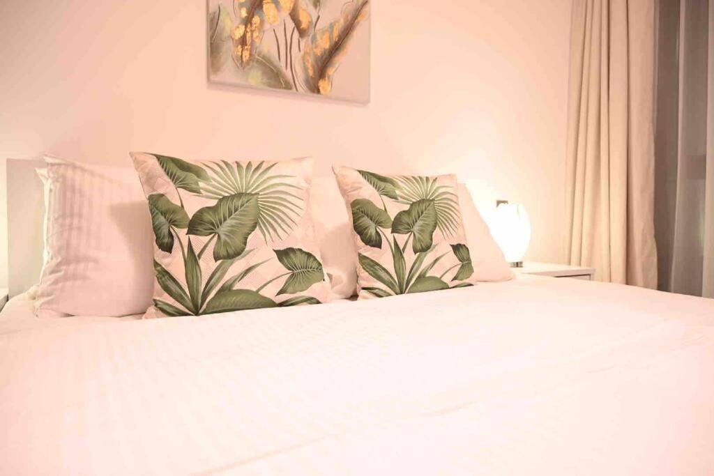 Brand New Furniture . Close To Dubai Mall. Экстерьер фото