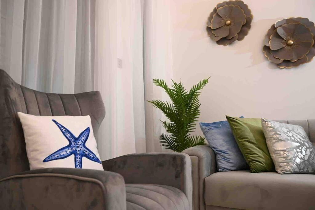 Brand New Furniture . Close To Dubai Mall. Экстерьер фото