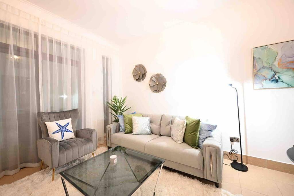 Brand New Furniture . Close To Dubai Mall. Экстерьер фото