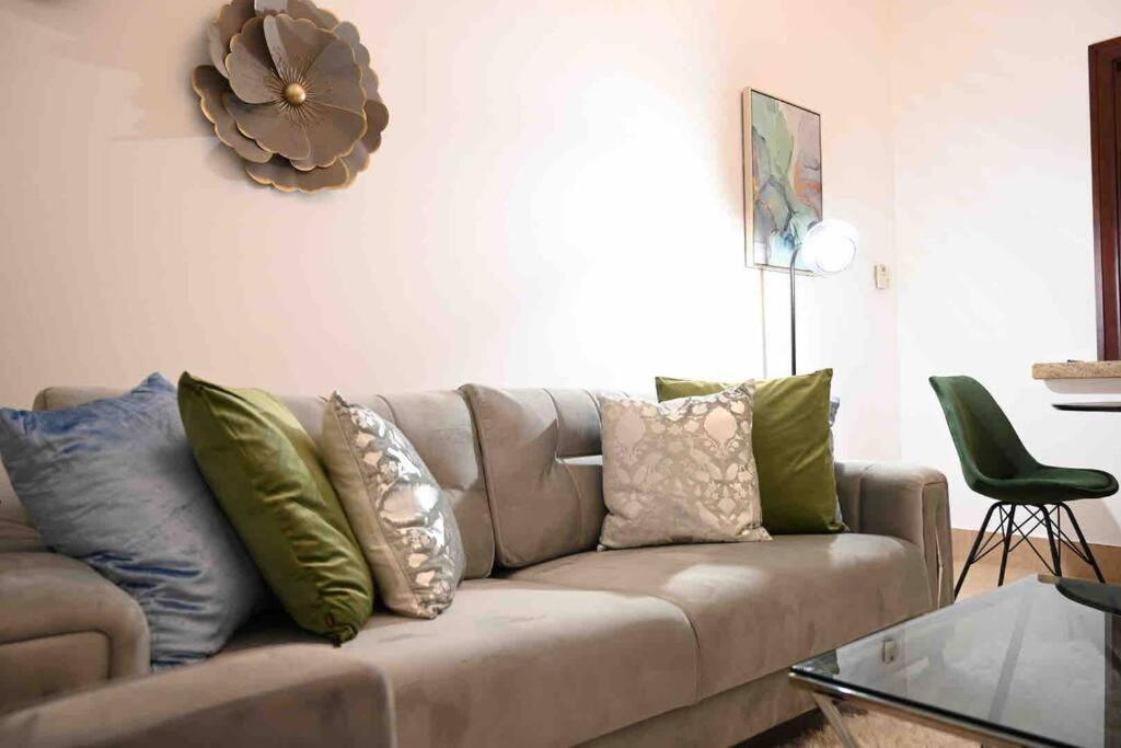 Brand New Furniture . Close To Dubai Mall. Экстерьер фото