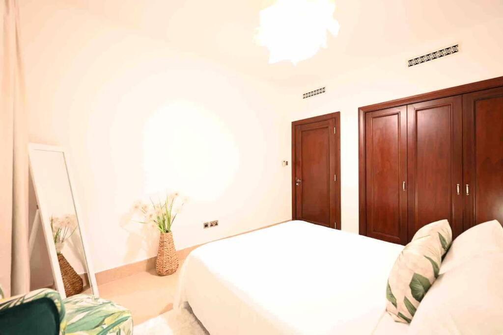 Brand New Furniture . Close To Dubai Mall. Экстерьер фото