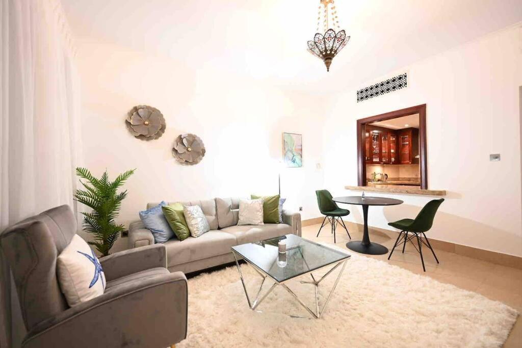 Brand New Furniture . Close To Dubai Mall. Экстерьер фото