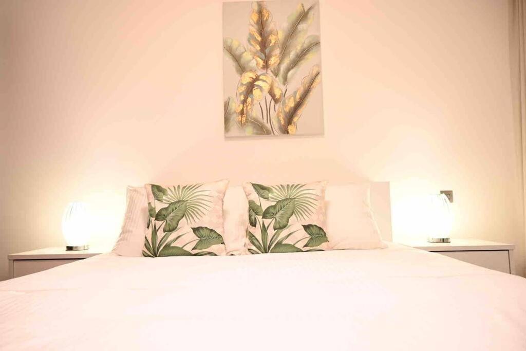 Brand New Furniture . Close To Dubai Mall. Экстерьер фото