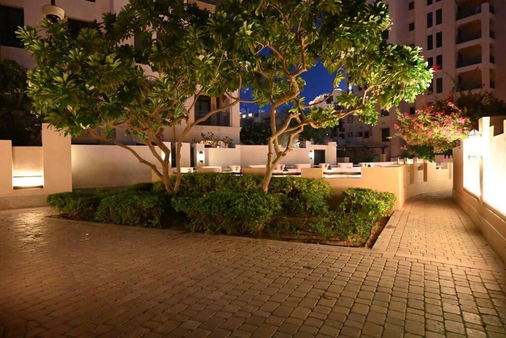 Brand New Furniture . Close To Dubai Mall. Экстерьер фото