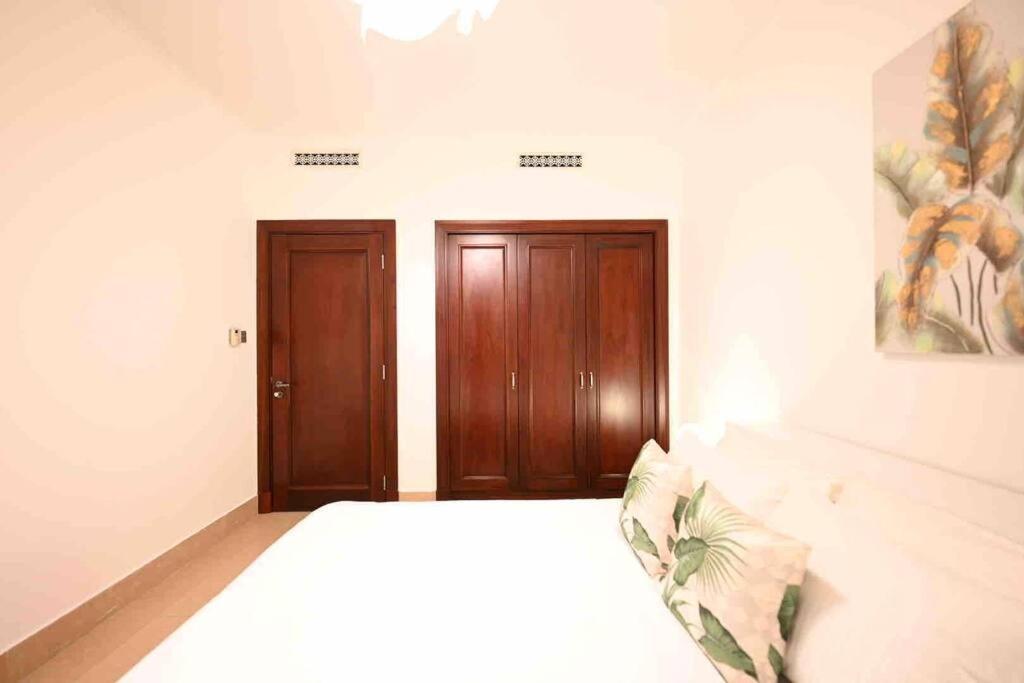 Brand New Furniture . Close To Dubai Mall. Экстерьер фото